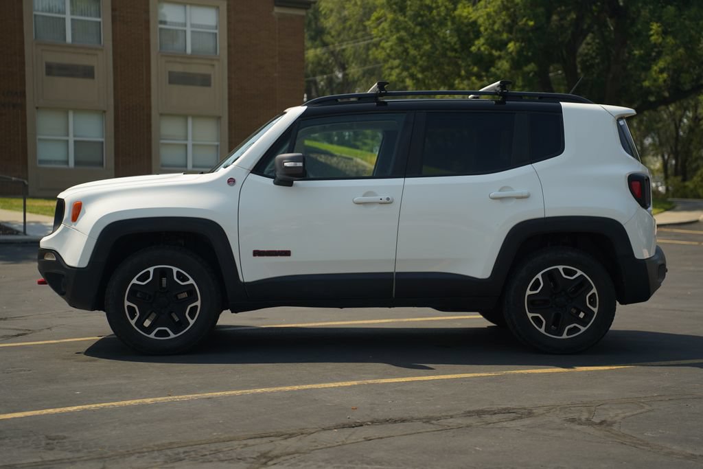 Used 2017 Jeep Renegade Trailhawk AWD/4WD image 2