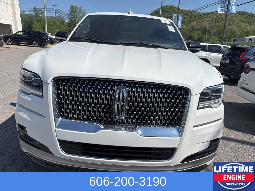 Used 2023 Lincoln Navigator Reserve AWD/4WD image 3