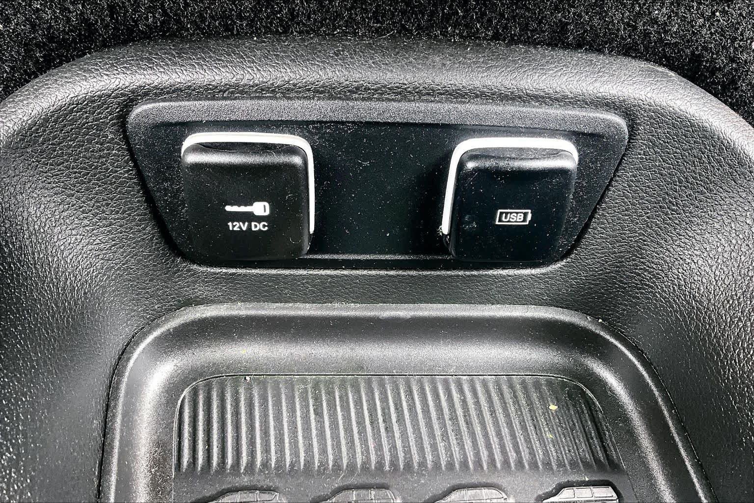 Used 2018 Chrysler Pacifica Limited w/ S Appearance Package FWD image 33
