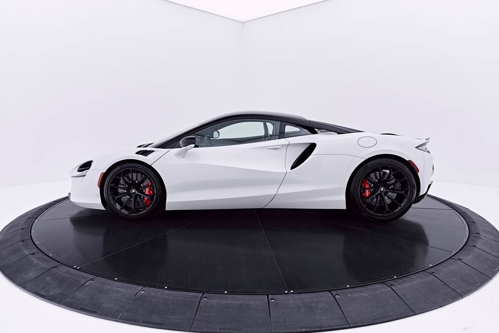 Used 2024 McLaren Artura RWD image 13