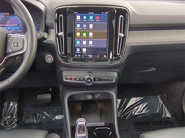 Used 2025 Volvo XC40 B5 Plus image 15