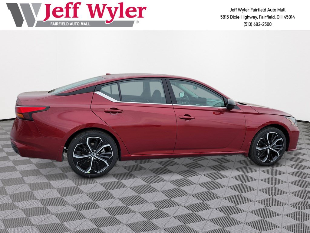 Certified 2025 Nissan Altima 2.5 SR w/ SR Premium Package FWD image 1