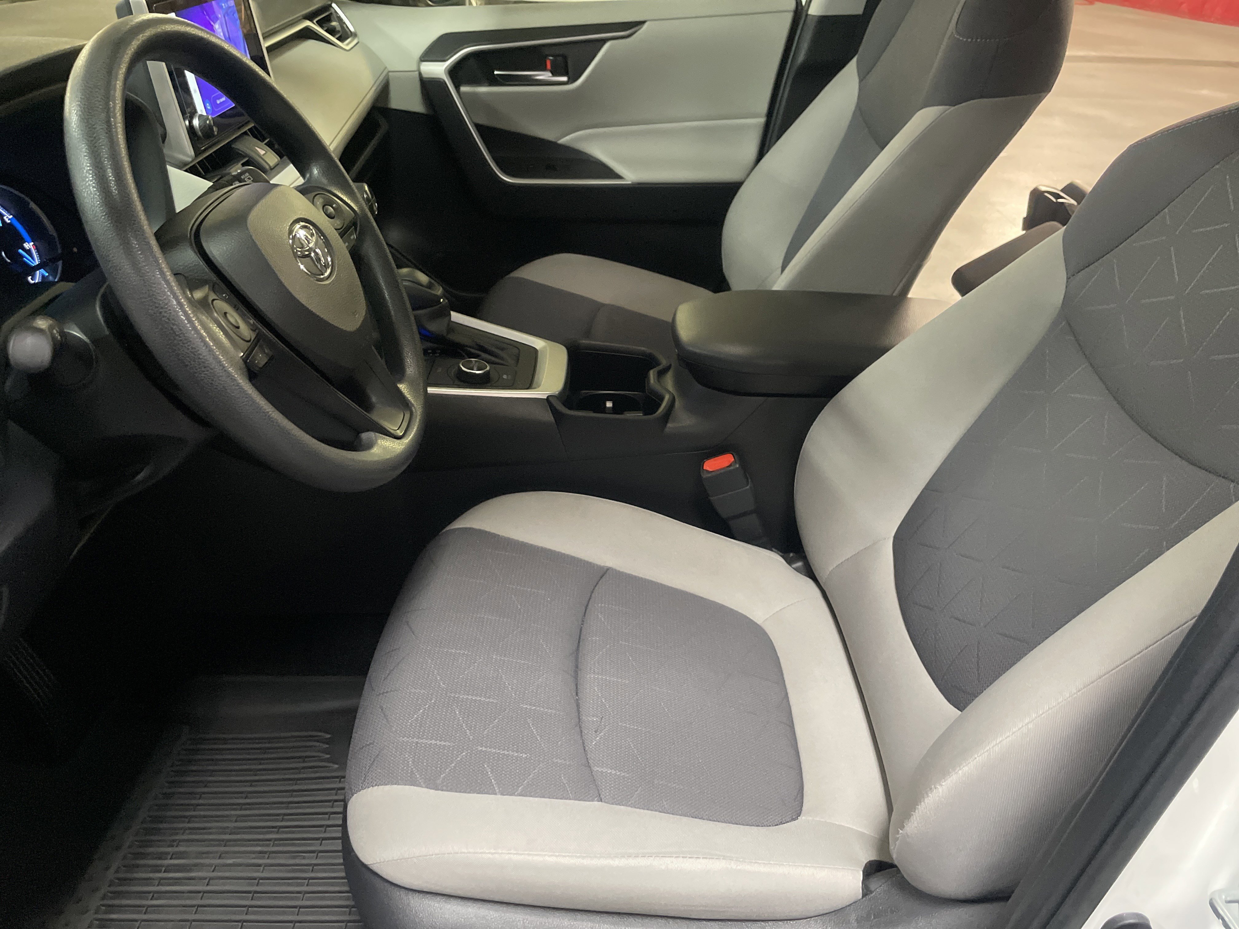 Used 2025 Toyota RAV4 XLE image 16