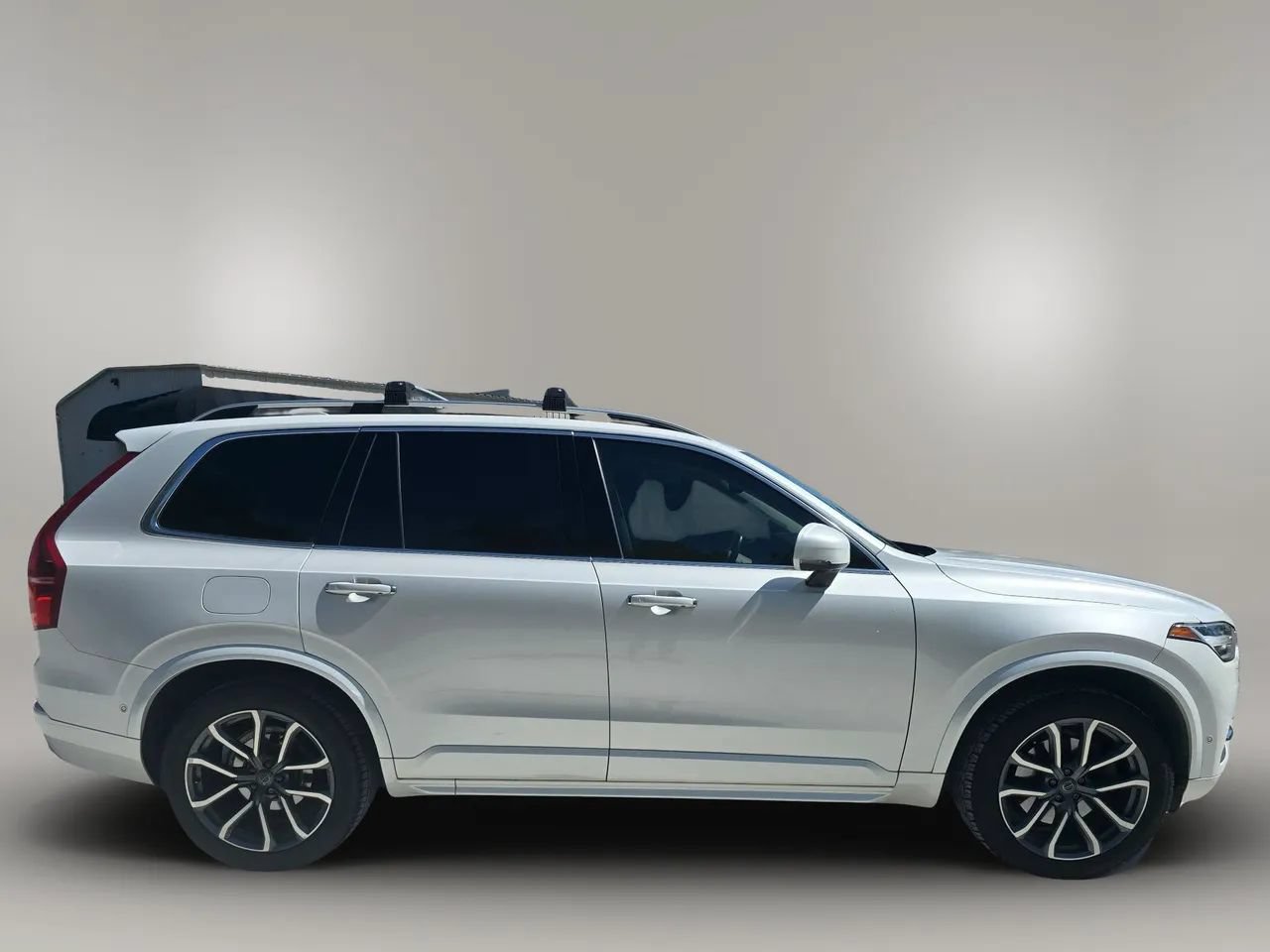 Used 2017 Volvo XC90 T6 Momentum w/ Vision Package AWD/4WD image 9