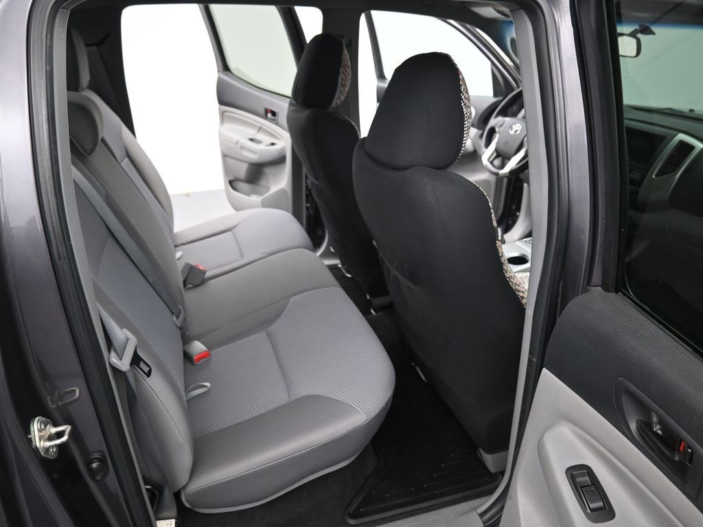 Used 2015 Toyota Tacoma Base image 29