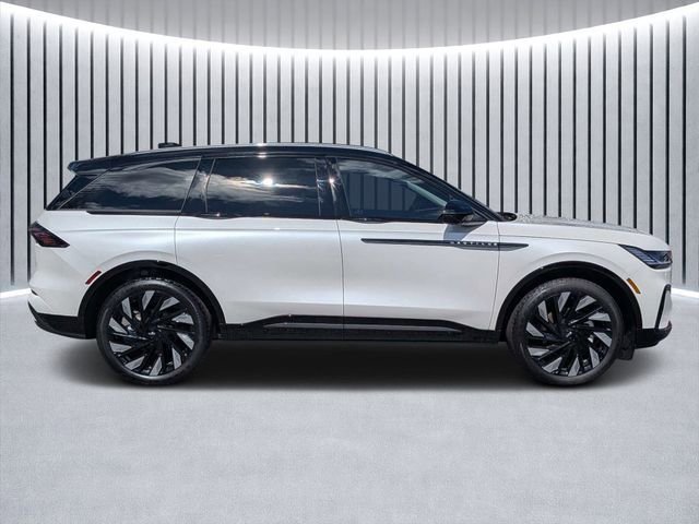 New 2026 Lincoln Nautilus Reserve w/ Jet Appearance Package AWD/4WD image 2