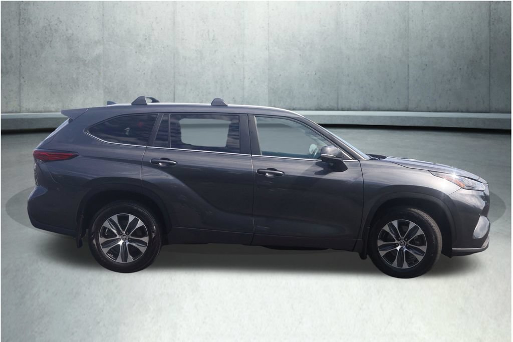 Used 2023 Toyota Highlander XLE AWD/4WD image 20