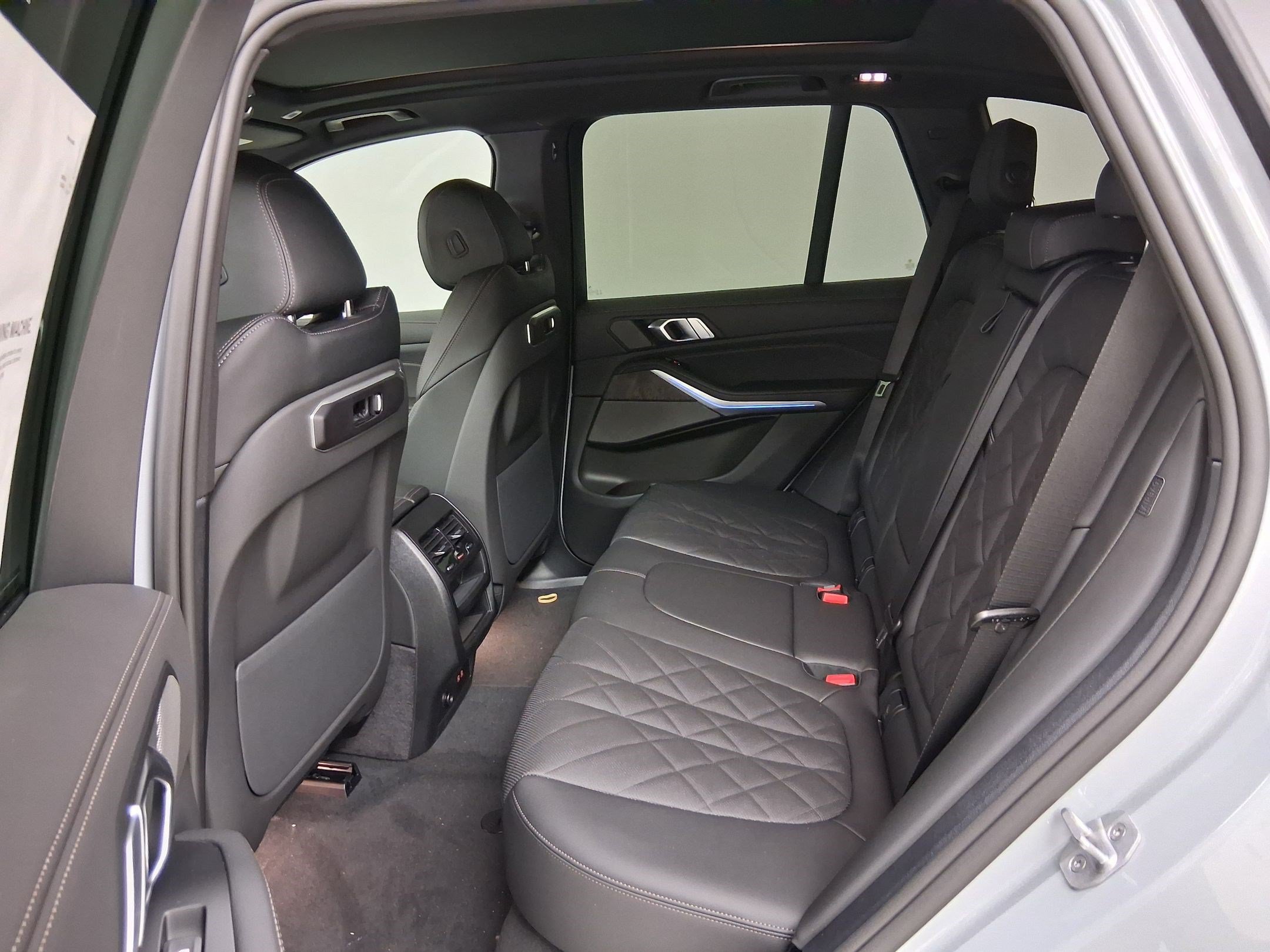 New 2026 BMW X5 xDrive50e w/ M Sport Package AWD/4WD image 19