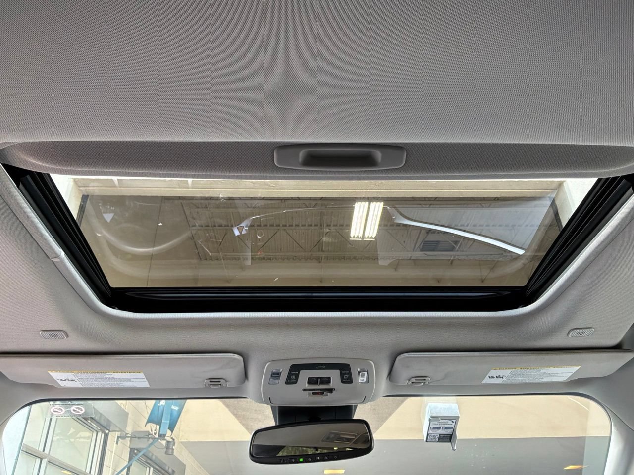 Used 2025 Toyota Sienna XLE FWD image 23
