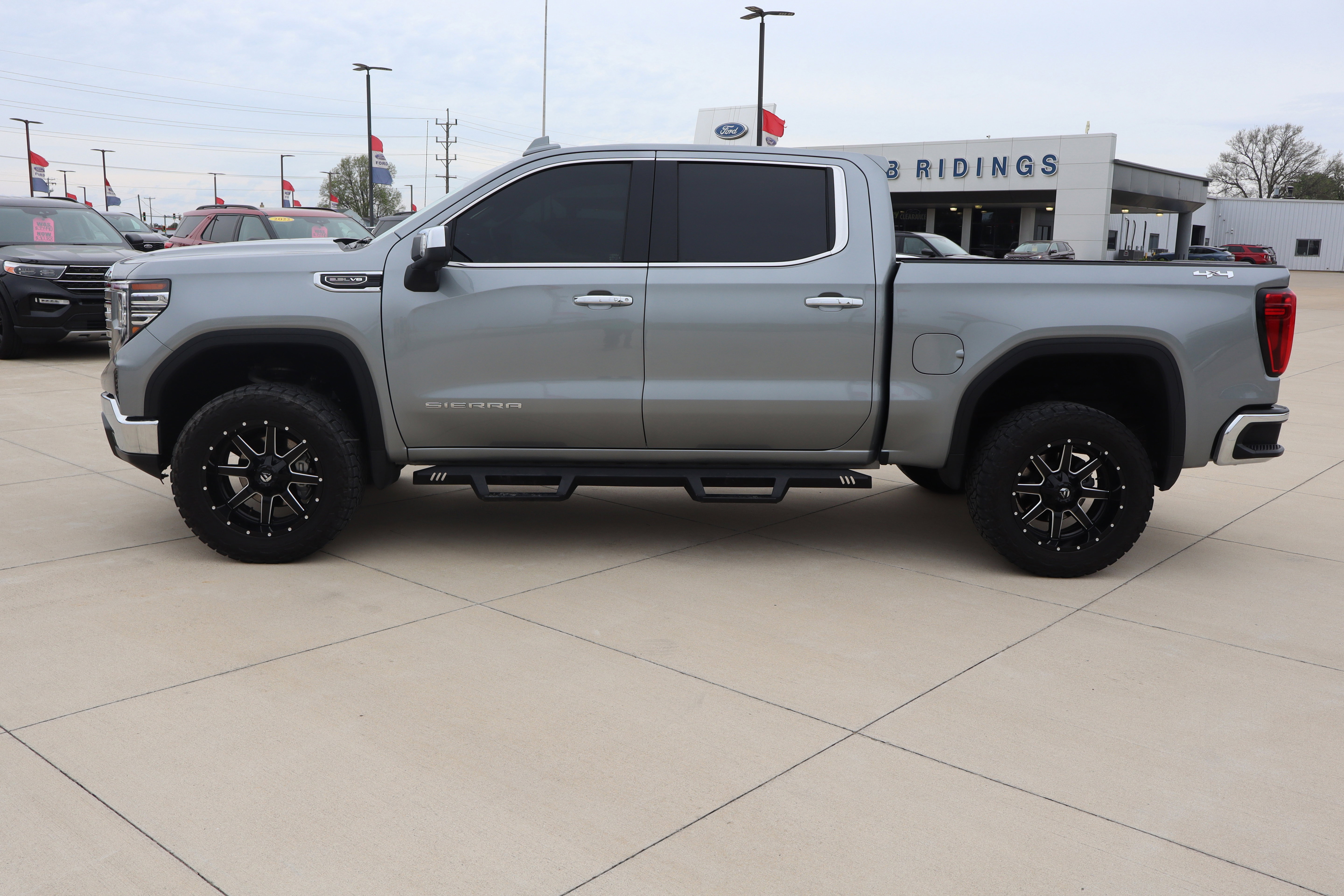 Used 2024 GMC Sierra 1500 SLT w/ SLT Convenience Package image 8