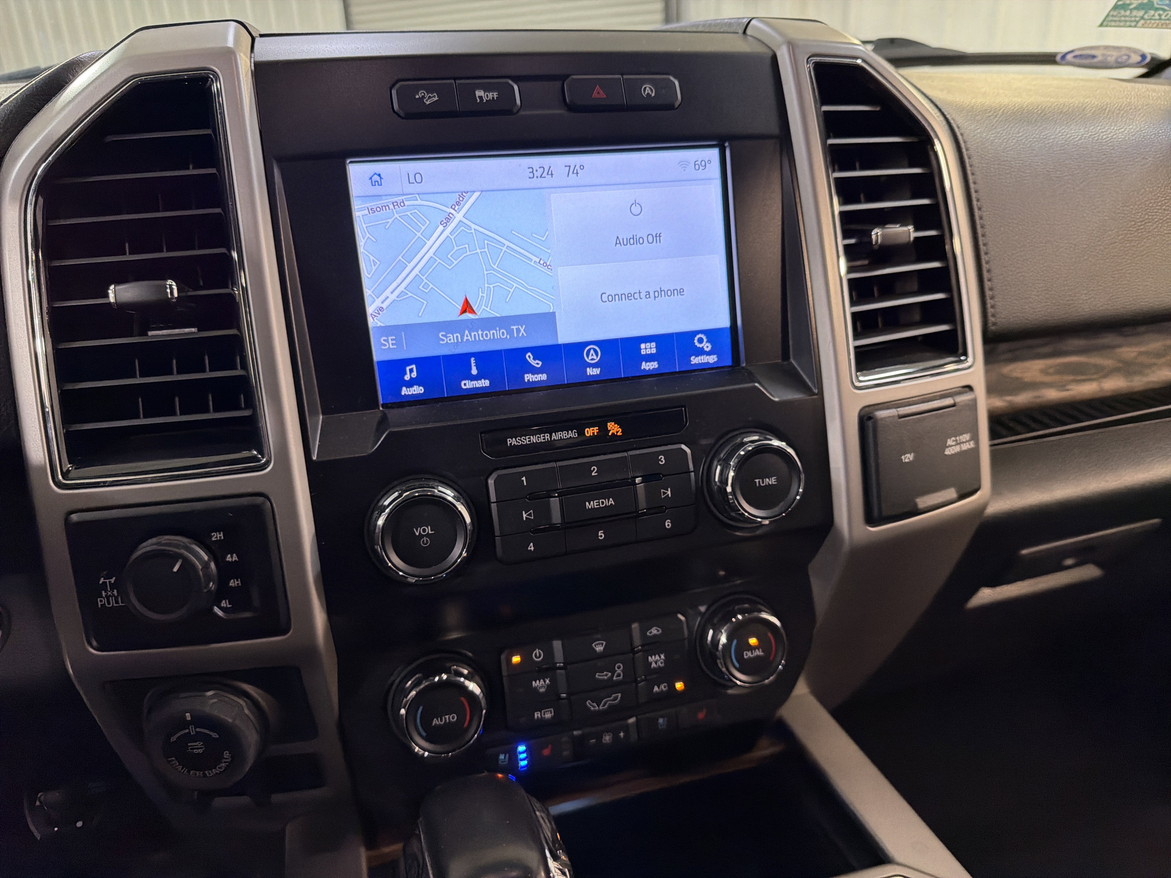 Used 2019 Ford F150 Lariat image 17