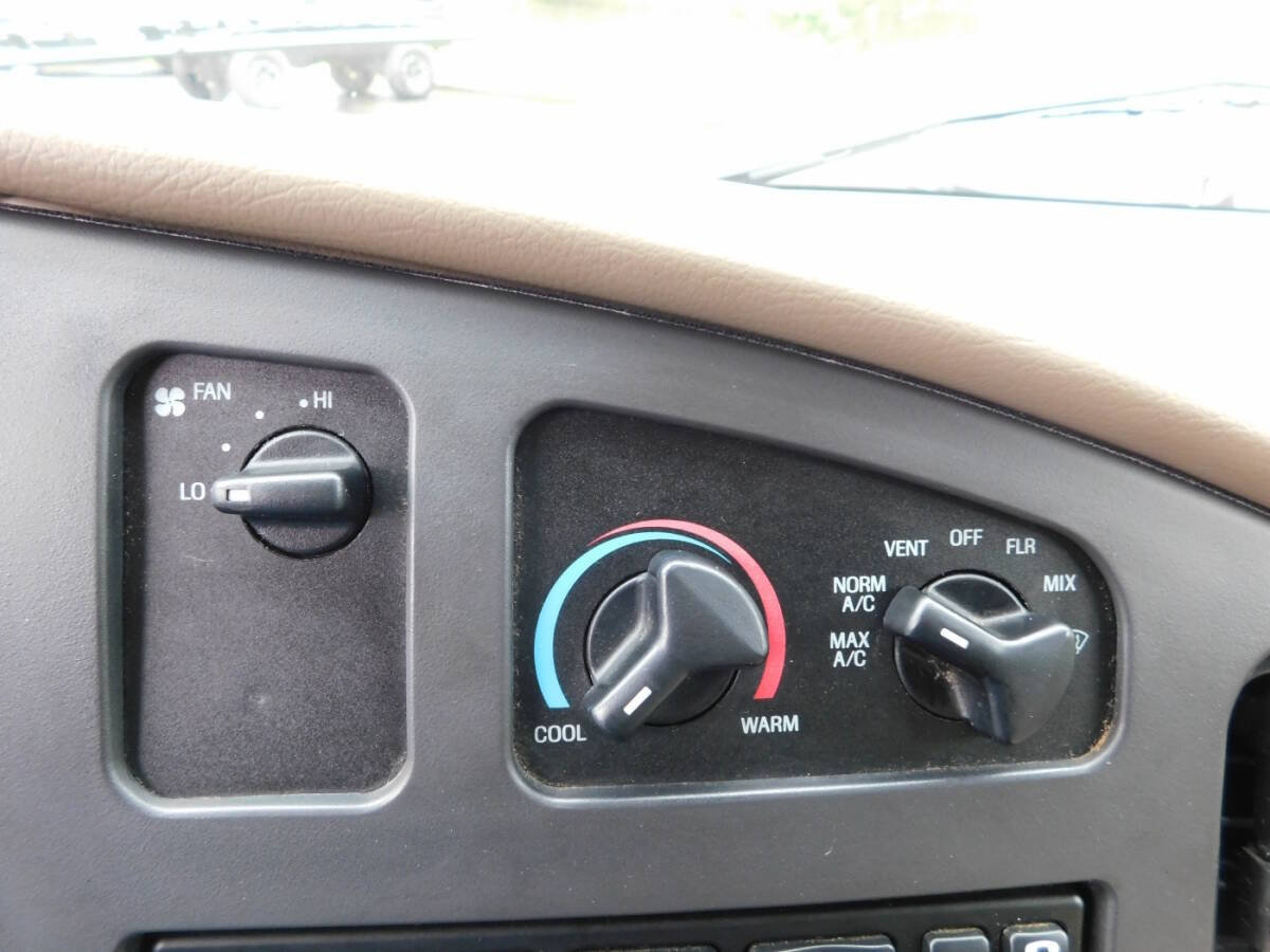 Used 2006 Ford E-150 and Econoline 150 RWD image 10