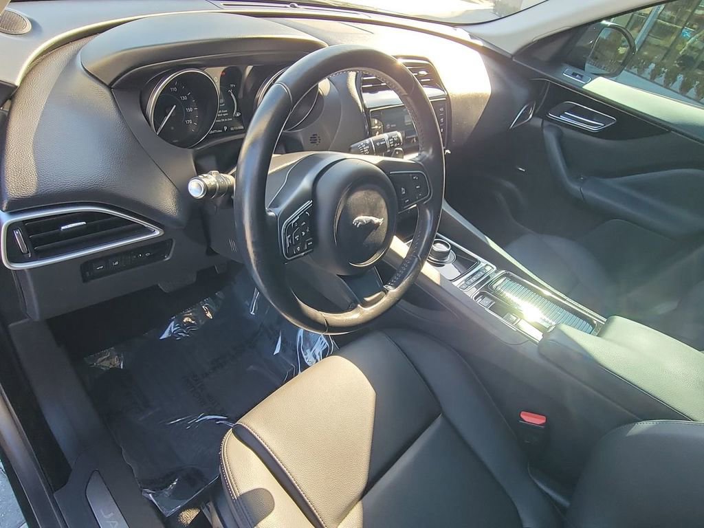 Used 2018 Jaguar F-PACE Premium image 25