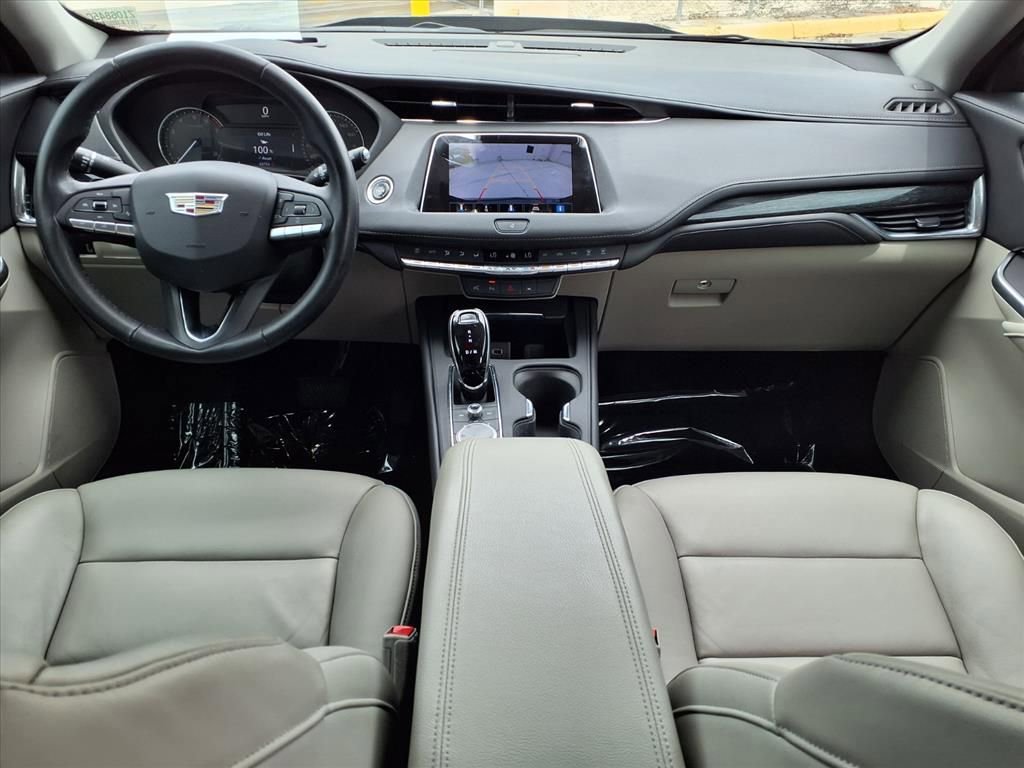 Used 2022 Cadillac XT4 Premium Luxury w/ Enhanced Visibility Package FWD image 15