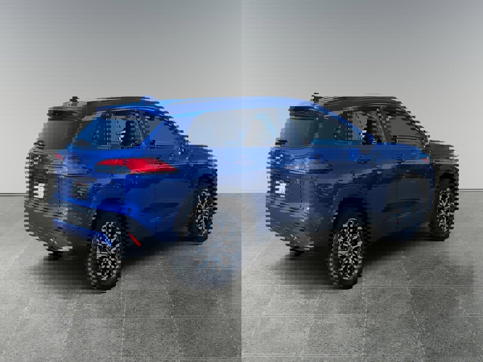 Used 2023 Toyota Corolla Cross XLE image 5