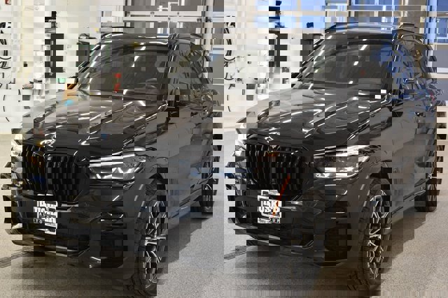 Used 2023 BMW X5 xDrive40i w/ M Sport Package image 9