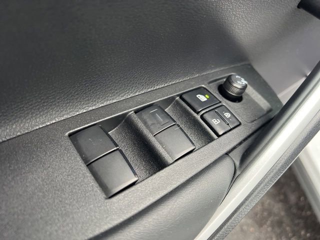 Used 2025 Toyota Corolla Cross XLE image 28