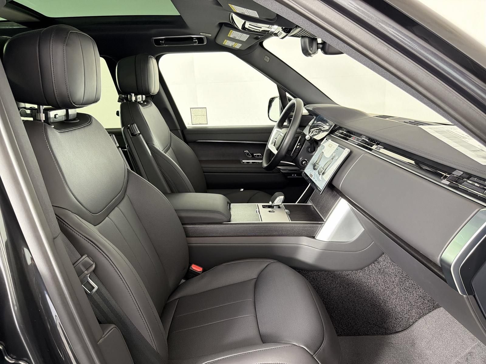 New 2026 Land Rover Range Rover Long Wheelbase SE AWD/4WD image 32