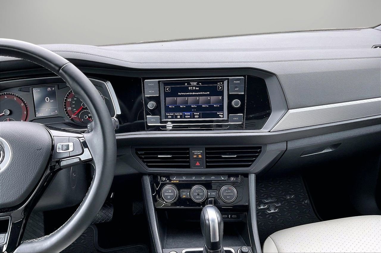 Used 2021 Volkswagen Jetta R-Line image 13