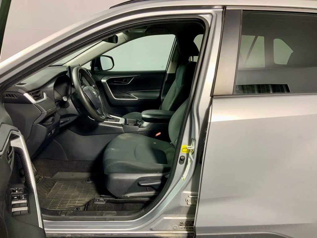 Used 2021 Toyota RAV4 LE image 16