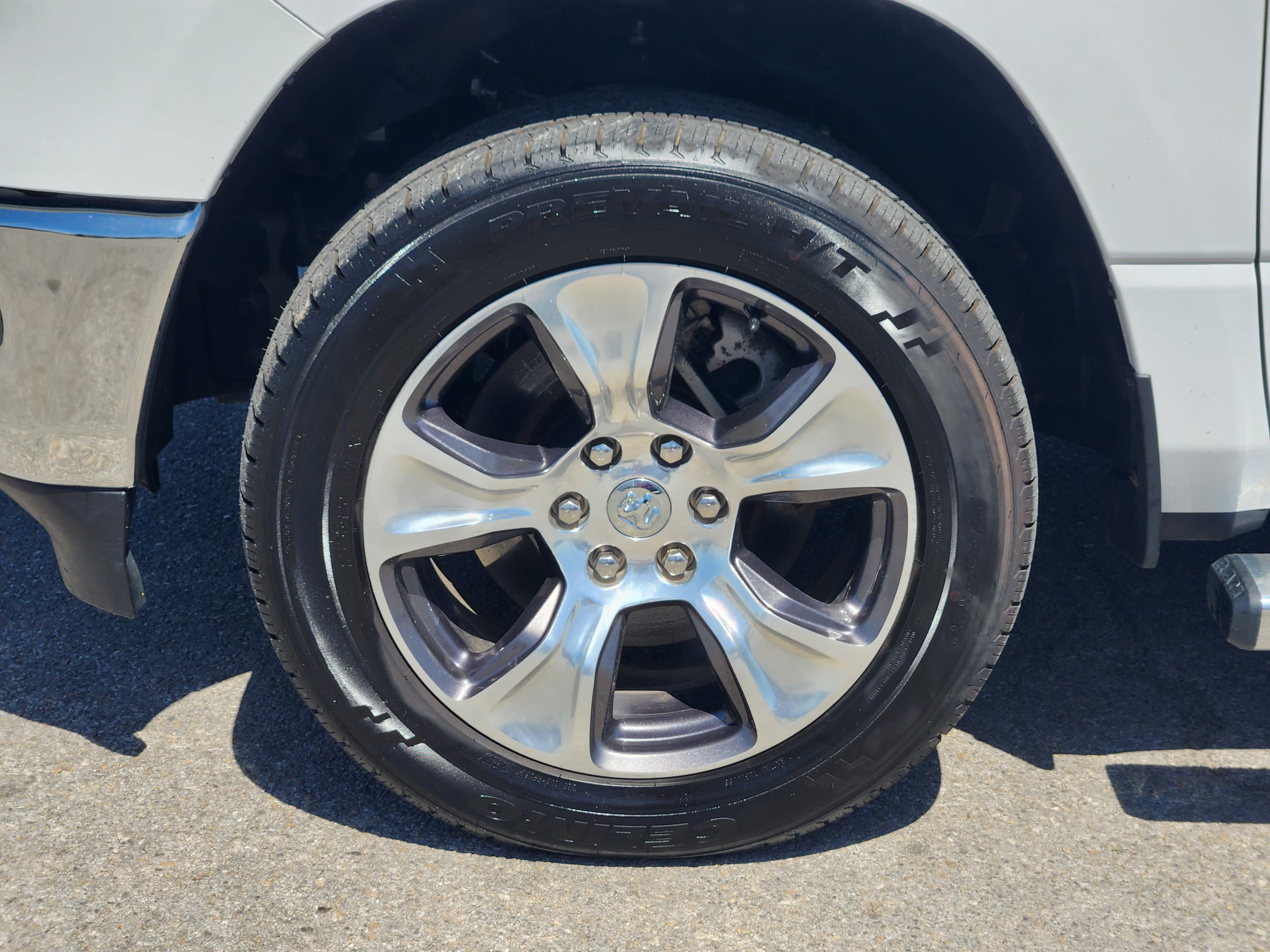 Used 2023 RAM 1500 Laramie AWD/4WD image 10