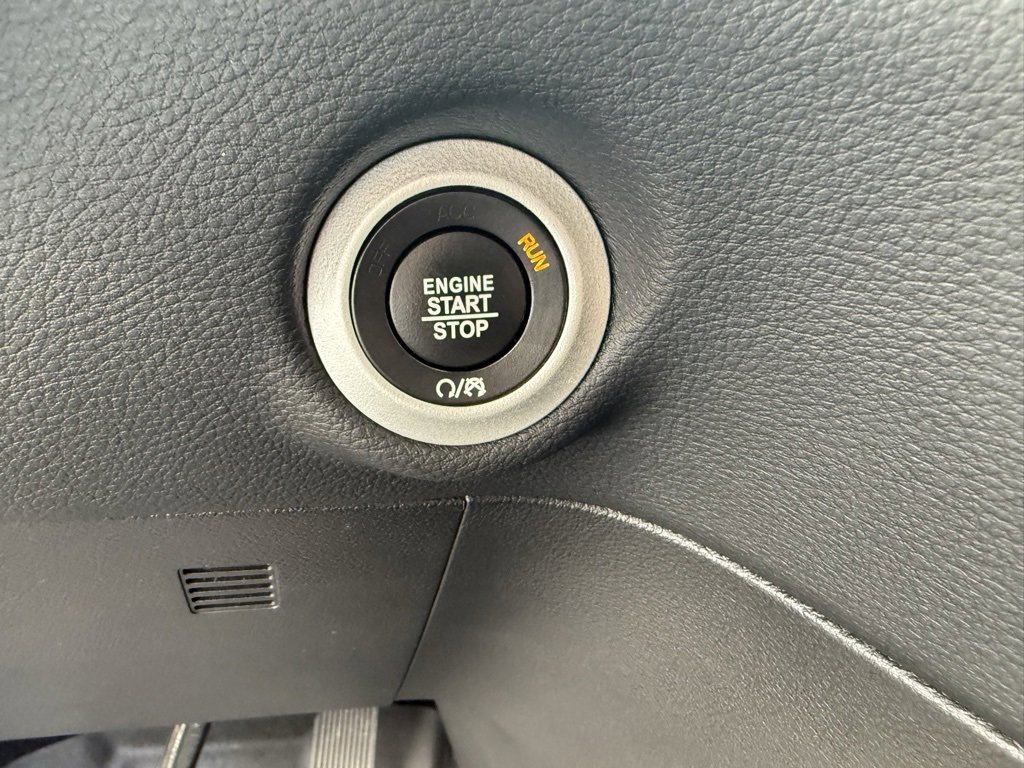 Used 2020 Chrysler Pacifica Limited w/ Advanced Safetytec Group image 27