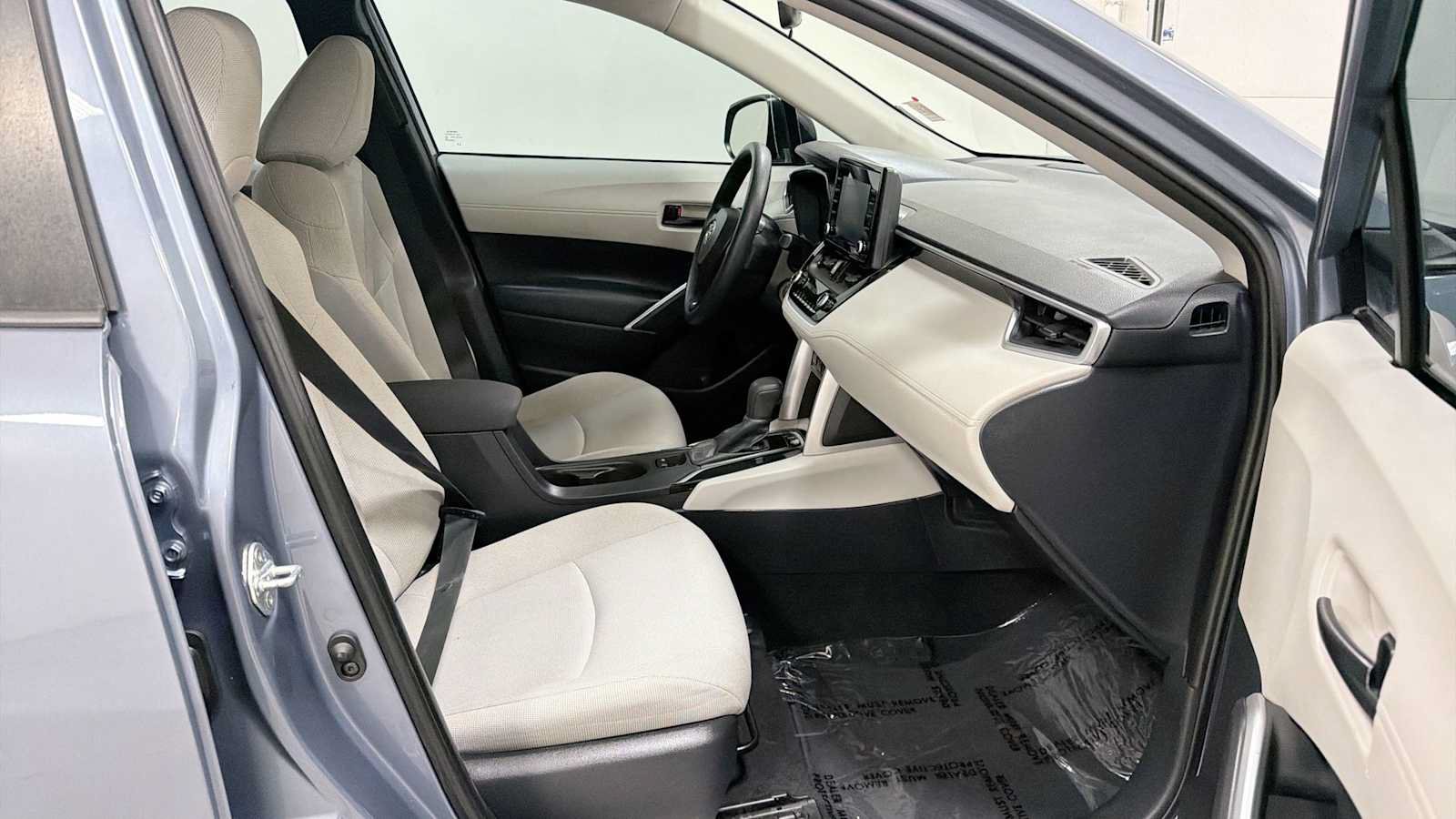 Certified 2022 Toyota Corolla Cross L FWD image 28
