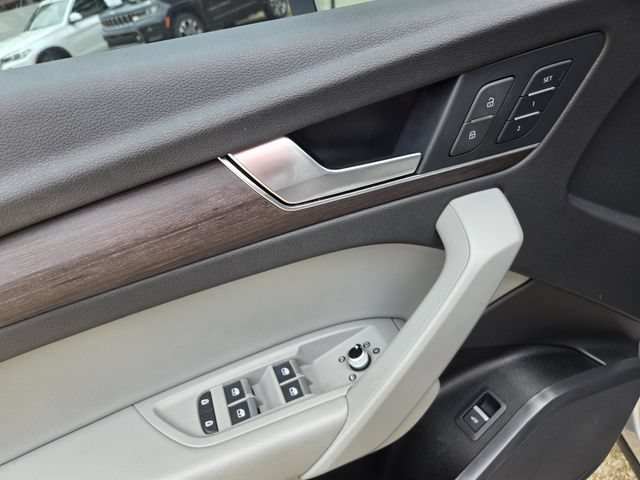 Used 2022 Audi Q5 2.0T Premium w/ Convenience Package AWD/4WD image 13
