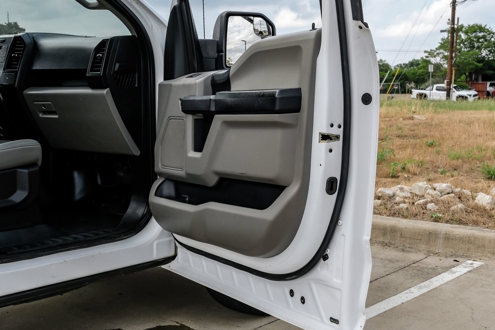 Used 2018 Ford F150 XL w/ Equipment Group 101A Mid RWD image 39