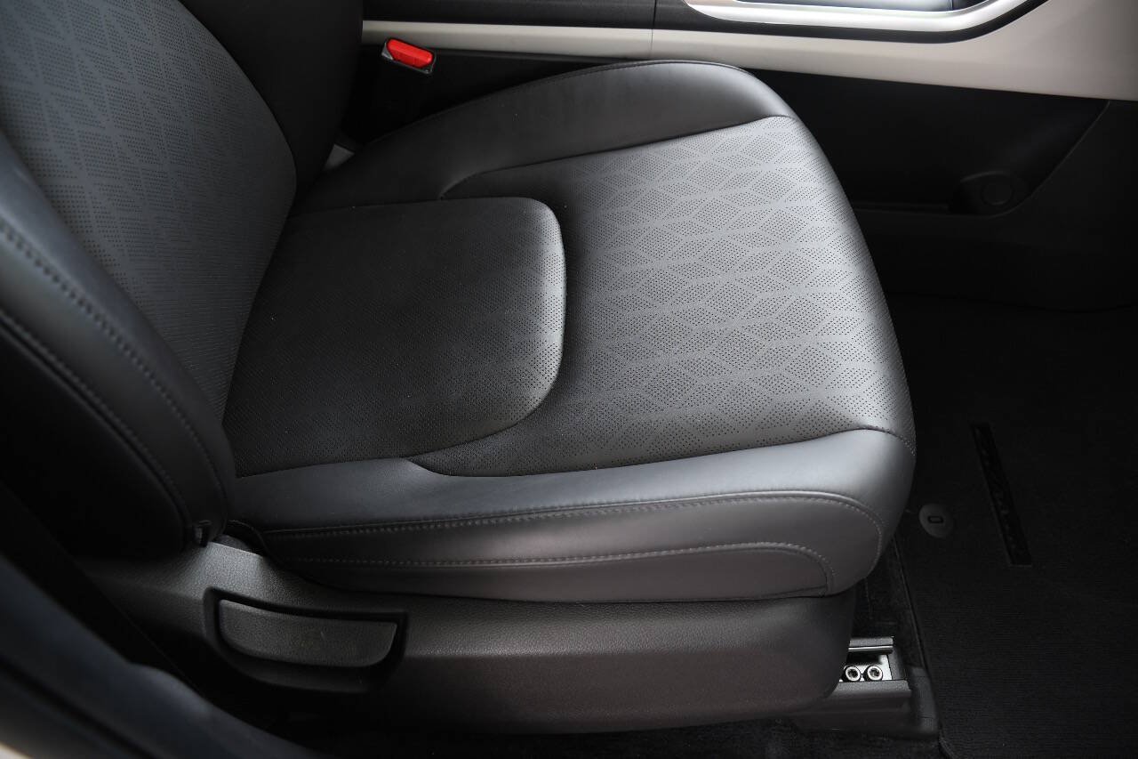 Used 2024 Kia Carnival LX FWD image 34