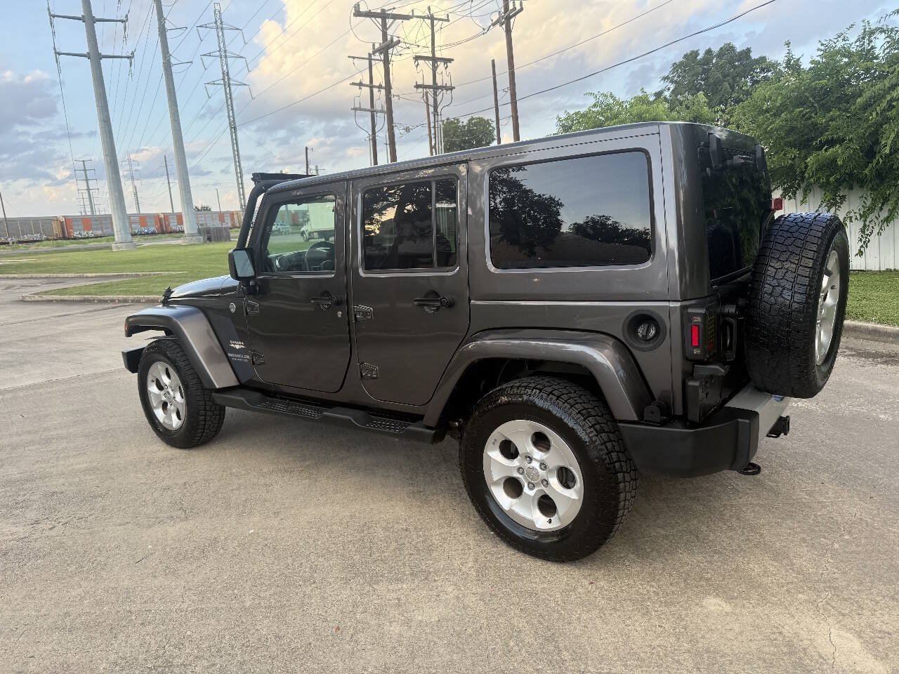 Used 2014 Jeep Wrangler Unlimited Sahara w/ Max Tow Package AWD/4WD image 6