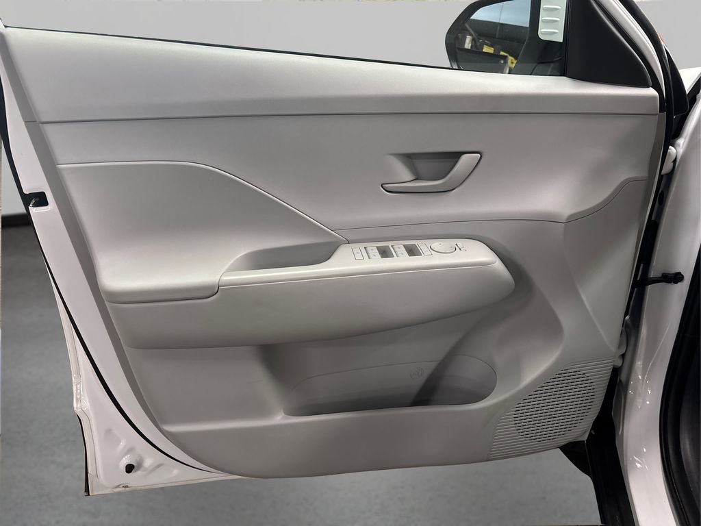 Certified 2025 Hyundai Kona SEL image 24