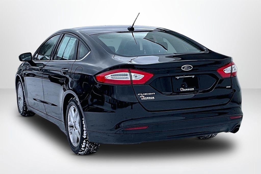 Used 2016 Ford Fusion SE image 4