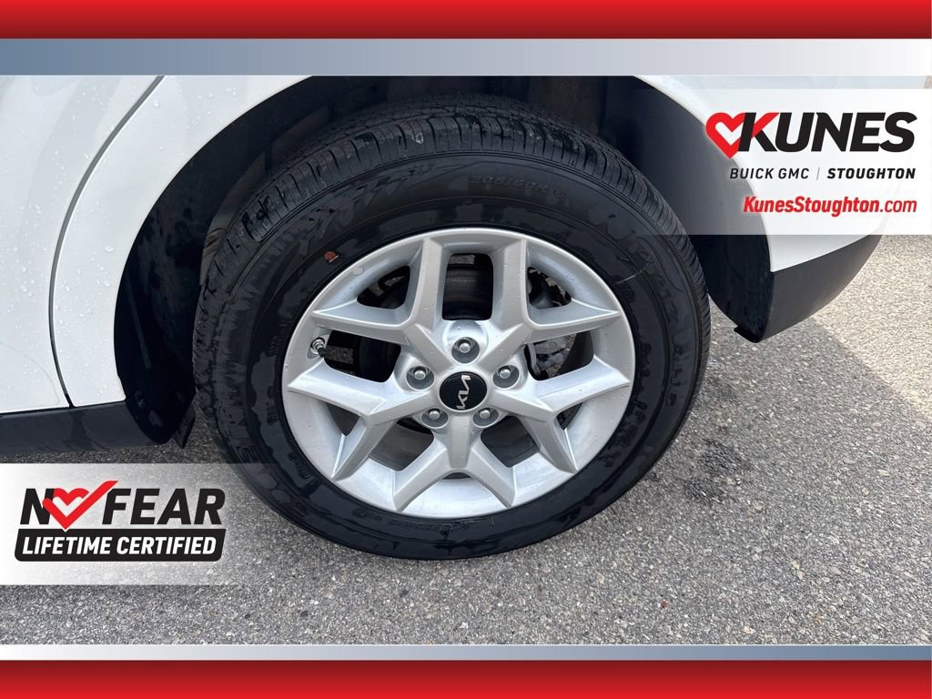 Used 2025 Kia Soul LX image 17
