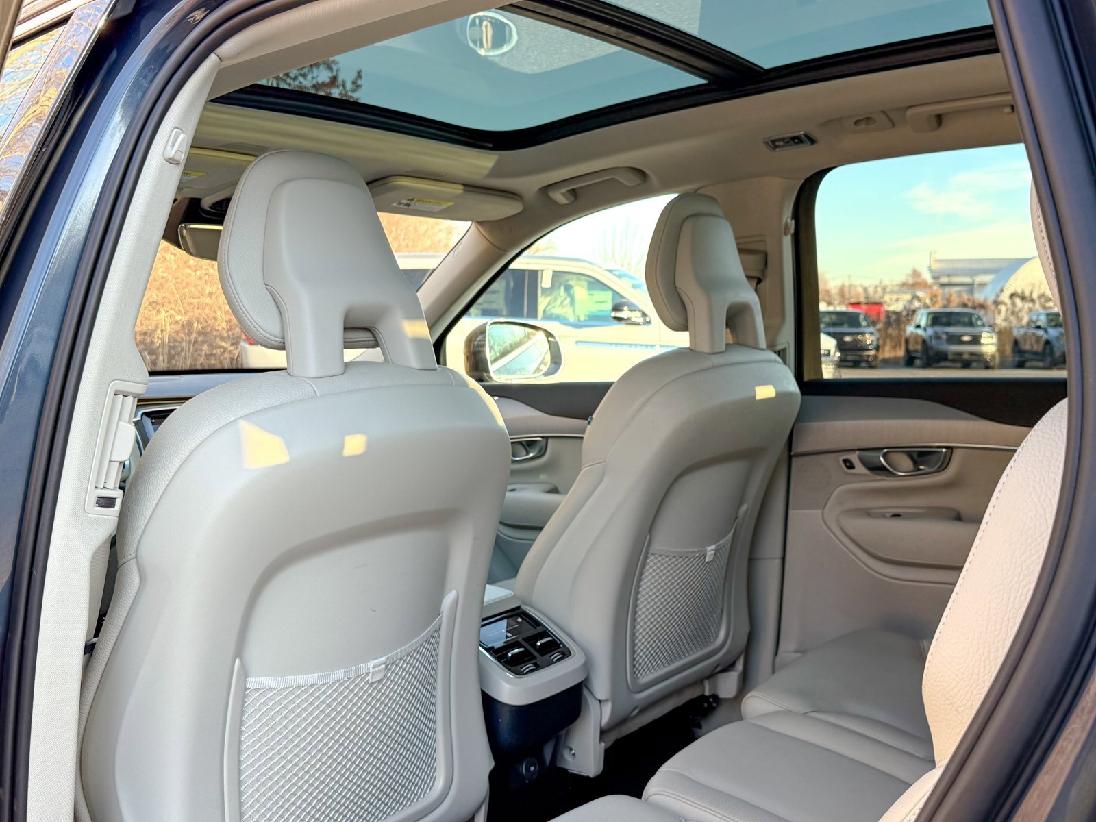 Used 2022 Volvo XC90 T5 Momentum w/ Climate Package image 20