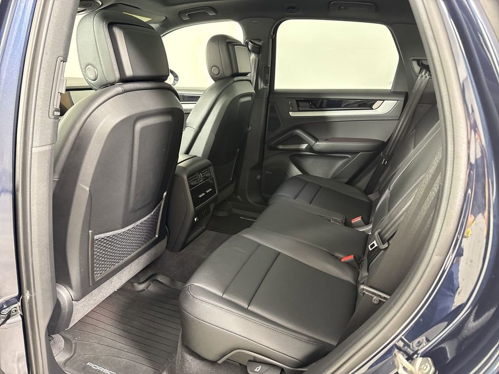 Certified 2025 Porsche Cayenne image 26