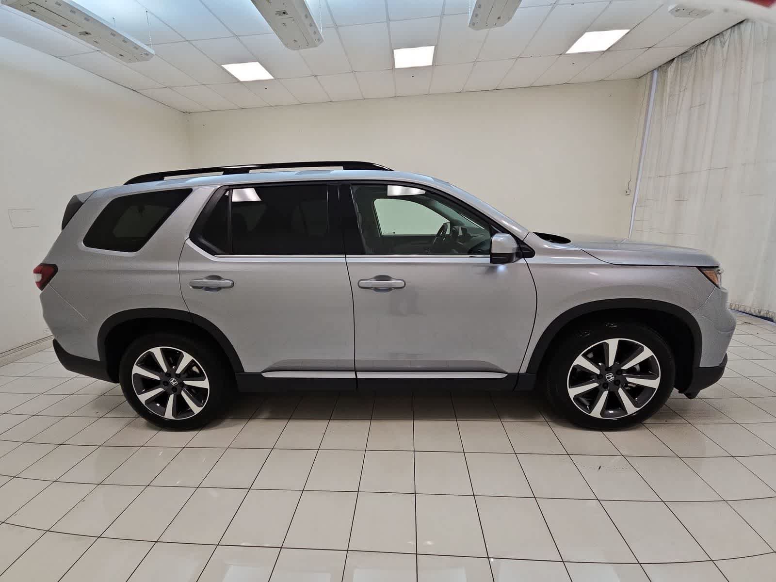 Used 2025 Honda Pilot Elite image 29
