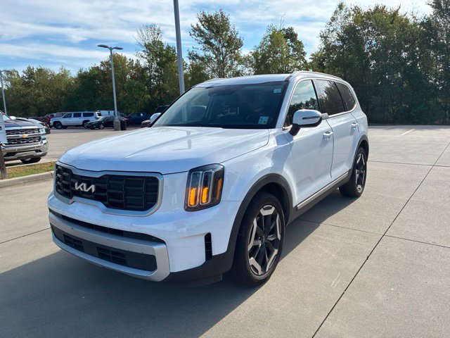 Used 2024 Kia Telluride S w/ S Sunroof Package FWD image 3