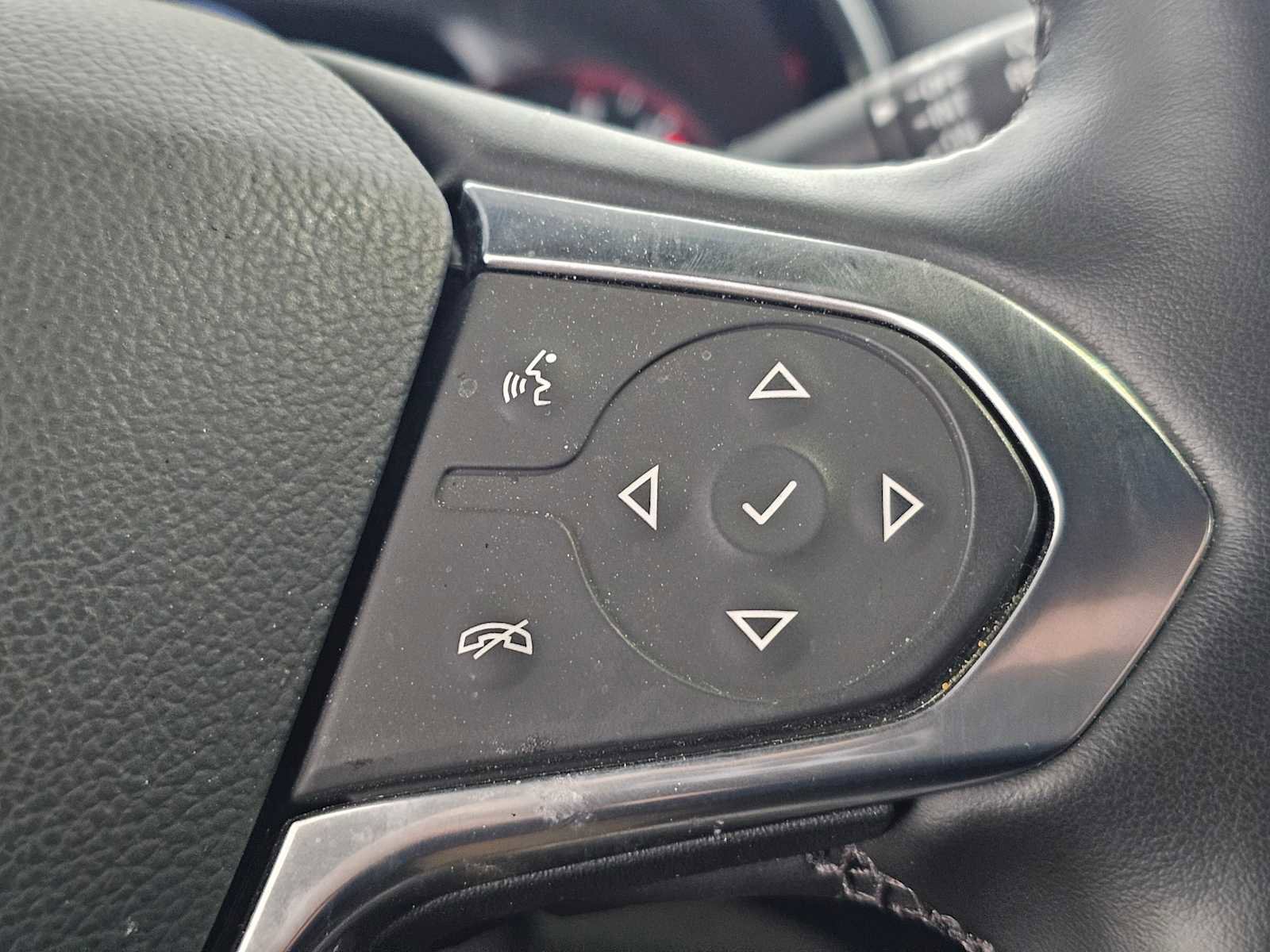 Used 2023 Chevrolet Traverse Premier image 30