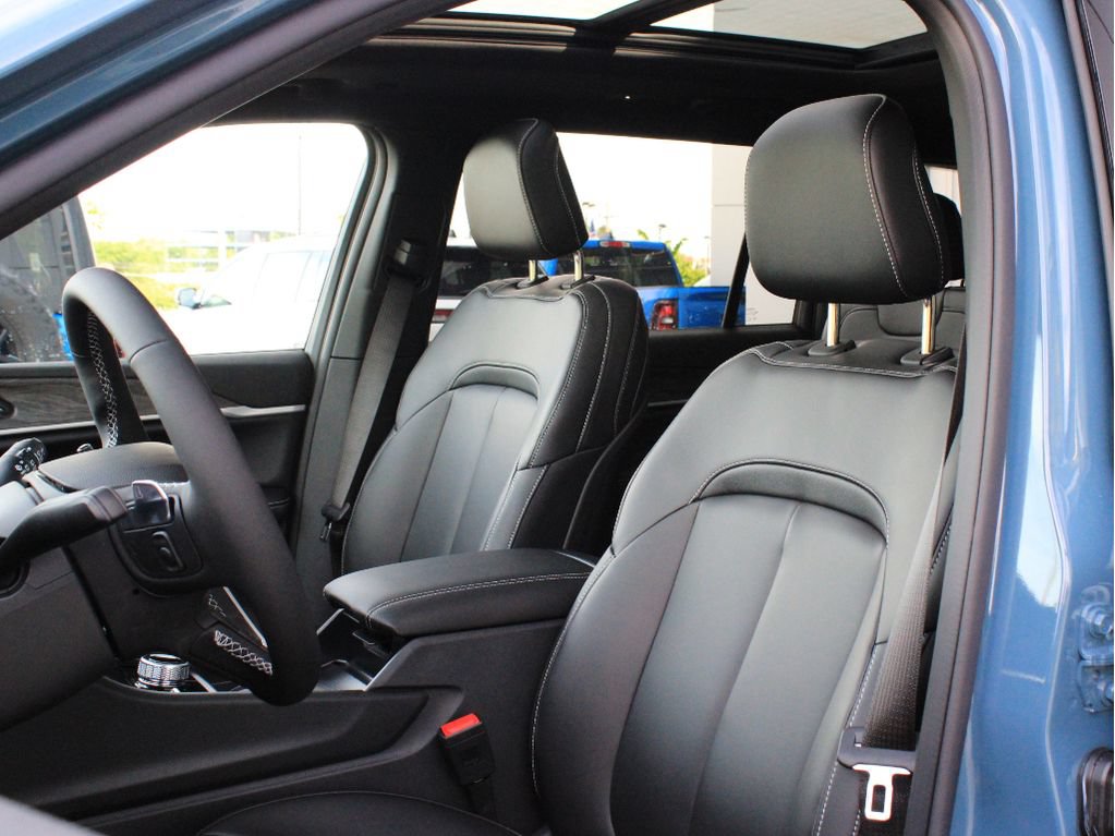 New 2026 Jeep Grand Cherokee L Limited w/ Limited Altitude Package AWD/4WD image 10