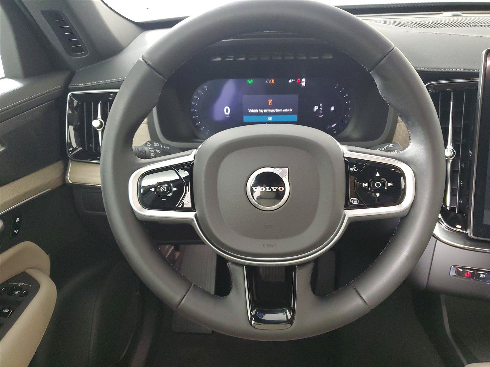 New 2026 Volvo XC90 B6 Plus w/ Protection Package Premier AWD/4WD image 17