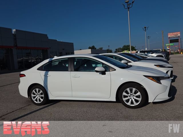 Used 2025 Toyota Corolla LE FWD image 2