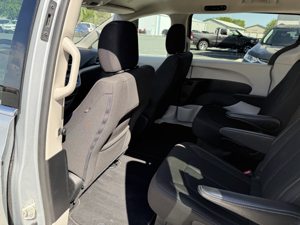 Used 2023 Chrysler Voyager LX FWD image 13