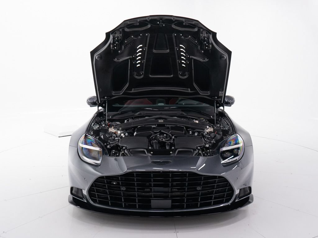 Used 2025 Aston Martin Vanquish RWD image 37