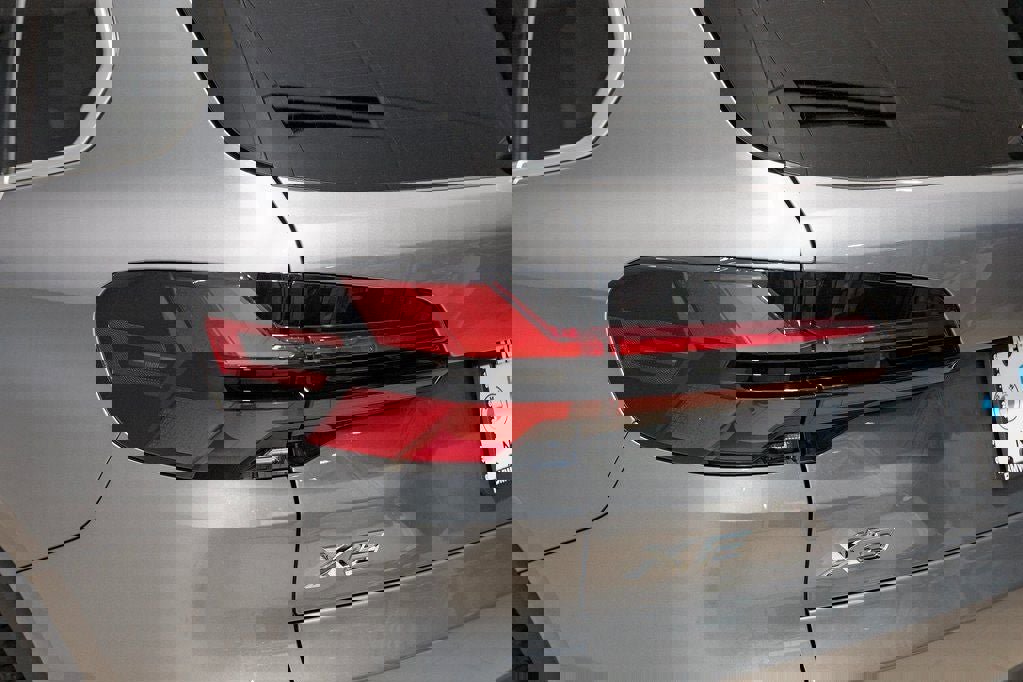 New 2026 BMW X5 xDrive50e w/ Climate Comfort Package image 9