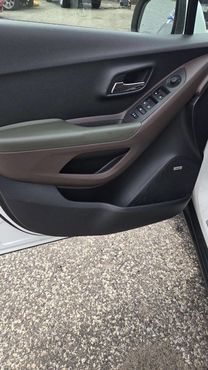 Used 2015 Chevrolet Trax LTZ w/ LPO, Protection Package AWD/4WD image 10