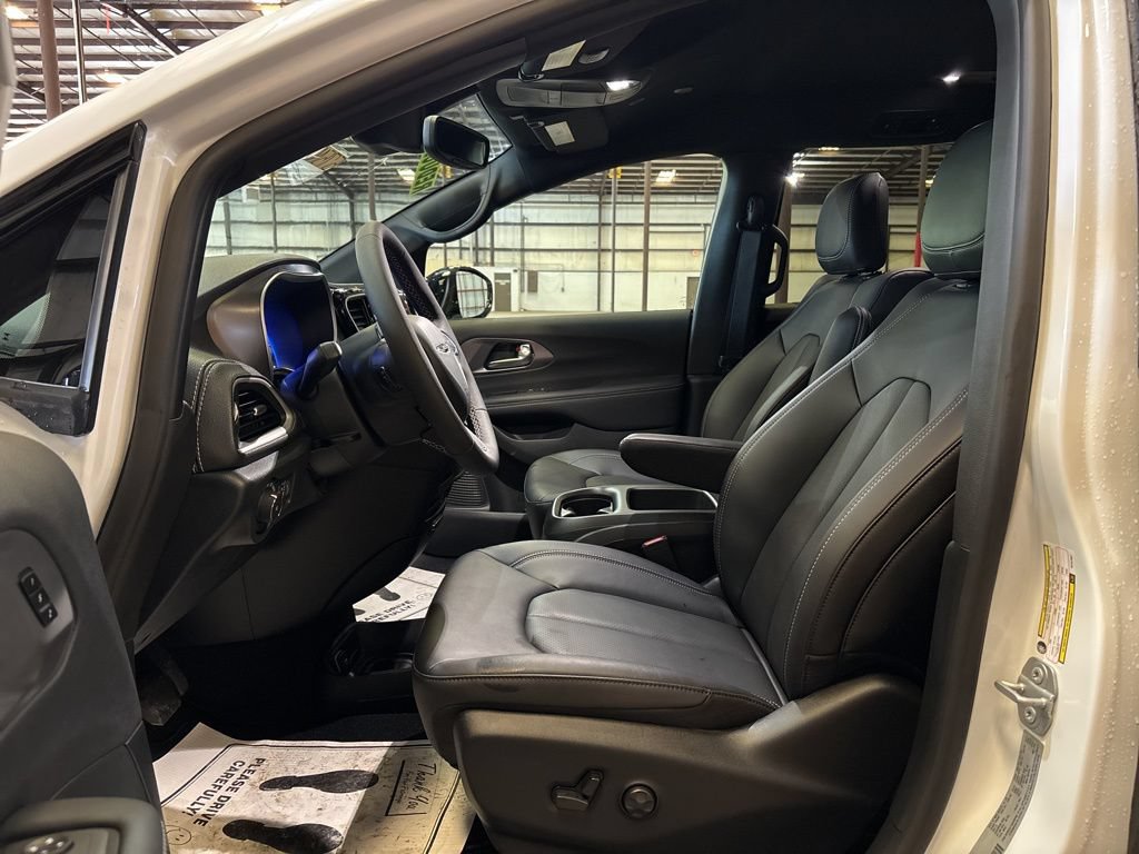 New 2026 Chrysler Pacifica Select FWD image 16