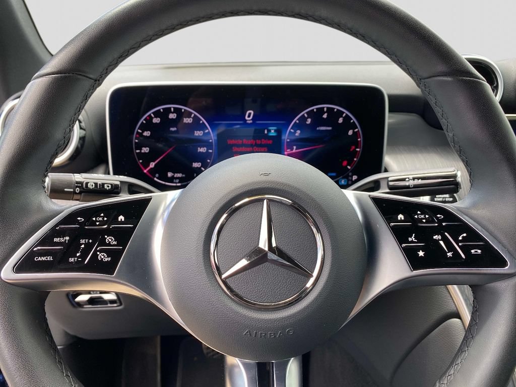 Used 2025 Mercedes-Benz GLC 300 4MATIC image 16
