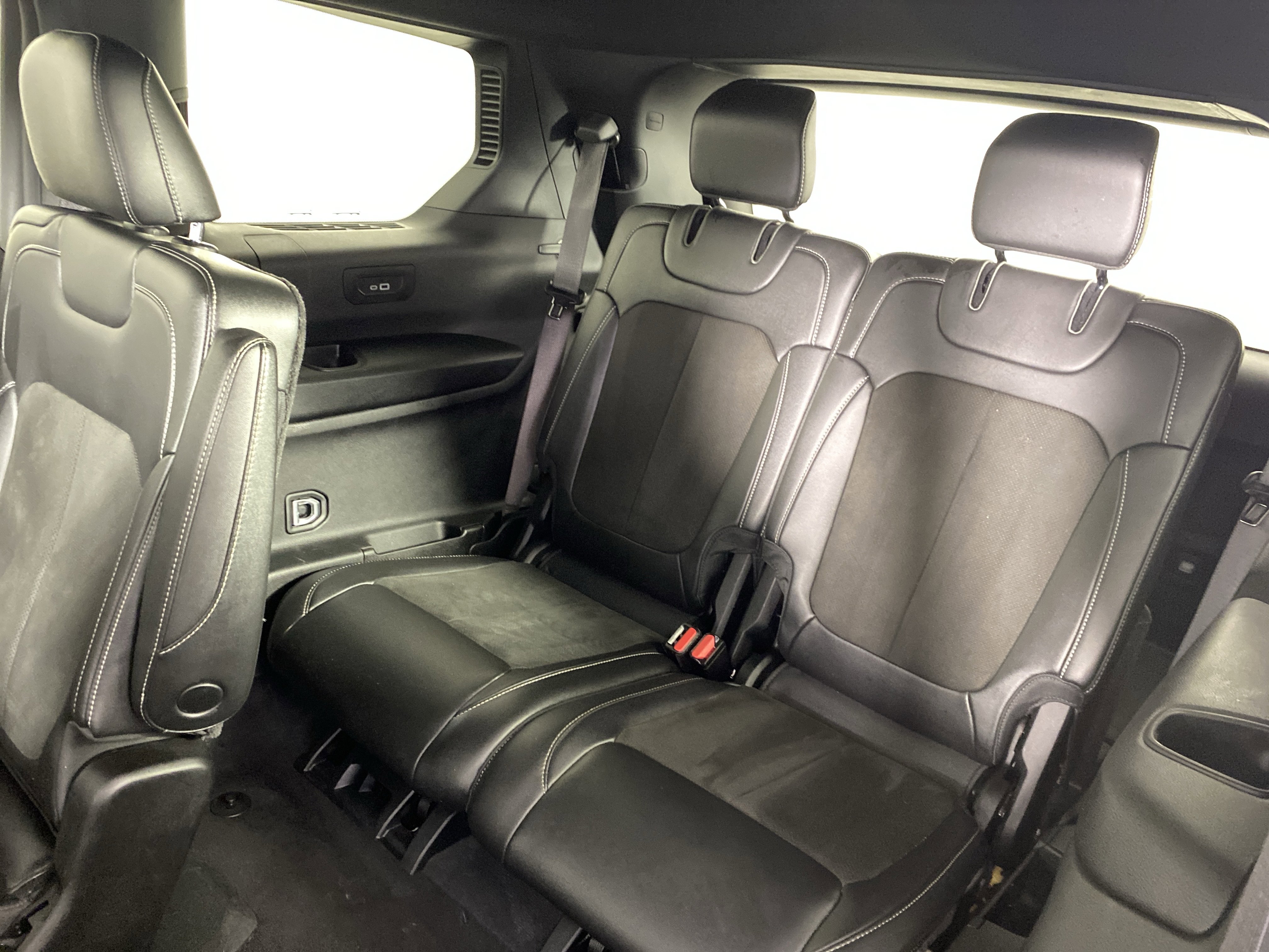 Used 2023 Jeep Grand Cherokee L Laredo image 32