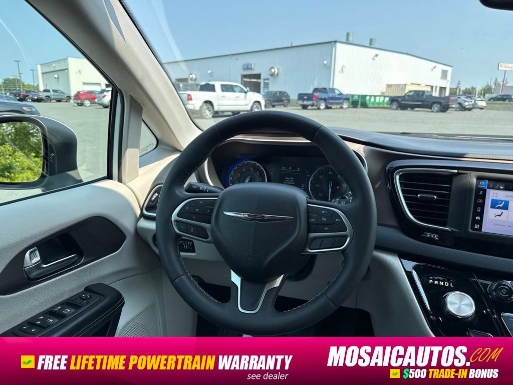 Used 2023 Chrysler Voyager LX FWD image 15